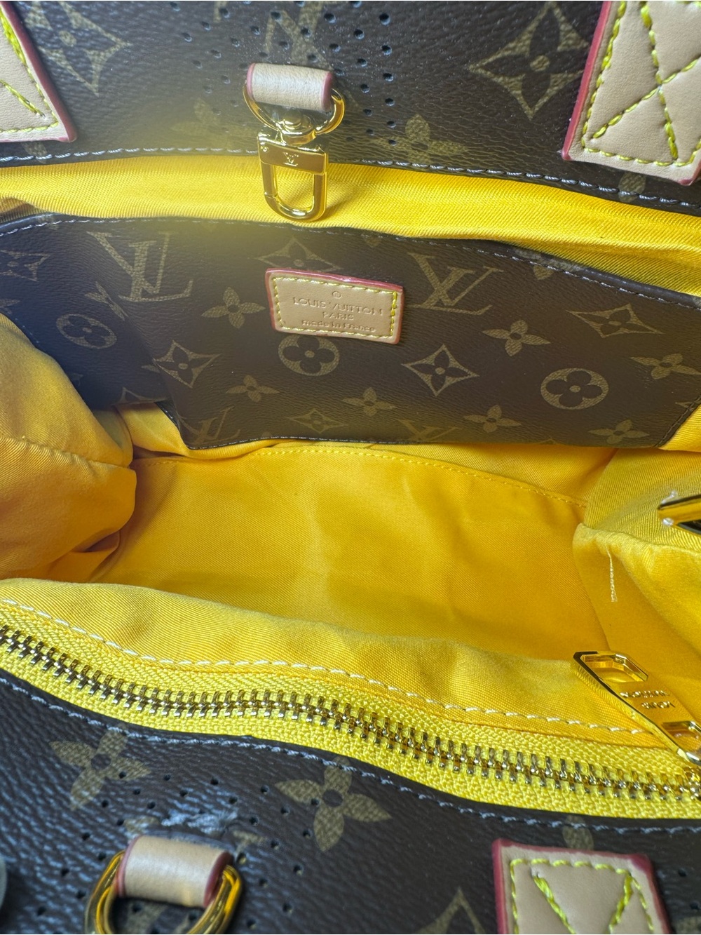 Brown Tote. No Brand. - Picture 5 of 8